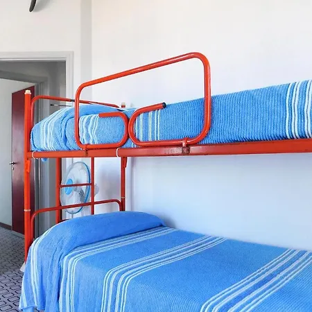 2 Bedroom Pet Friendly In Apartment *